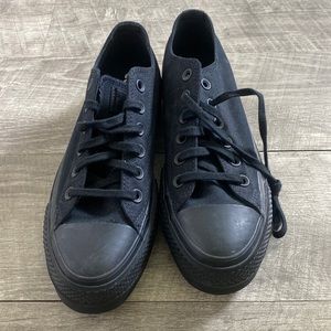 BRAND NEW! Black platform converse sz 7